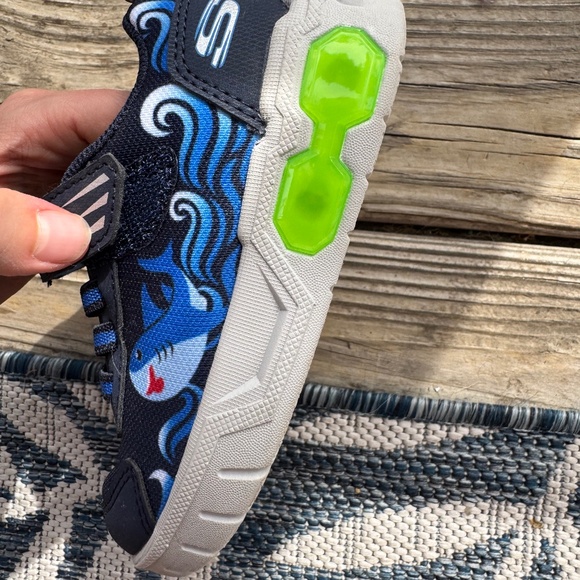 Skechers Boys’ Light-Up Sneakers – Size EU 25 (US 9 Toddler) - Picture 1 of 5